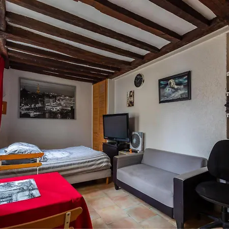 Mouffetard Apartment
